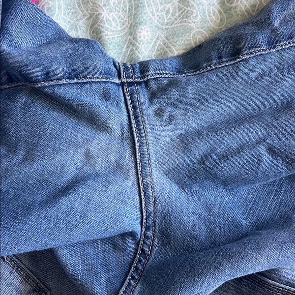Kancan Distressed Capris - Picture 4 of 4